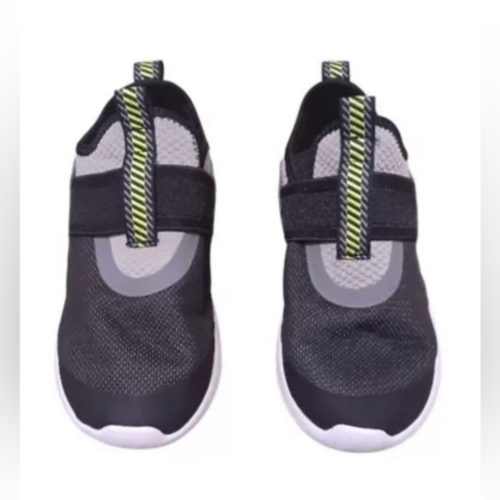 Kids Athletic Boys' shoes, size 3, black sports shoes, easy to use
